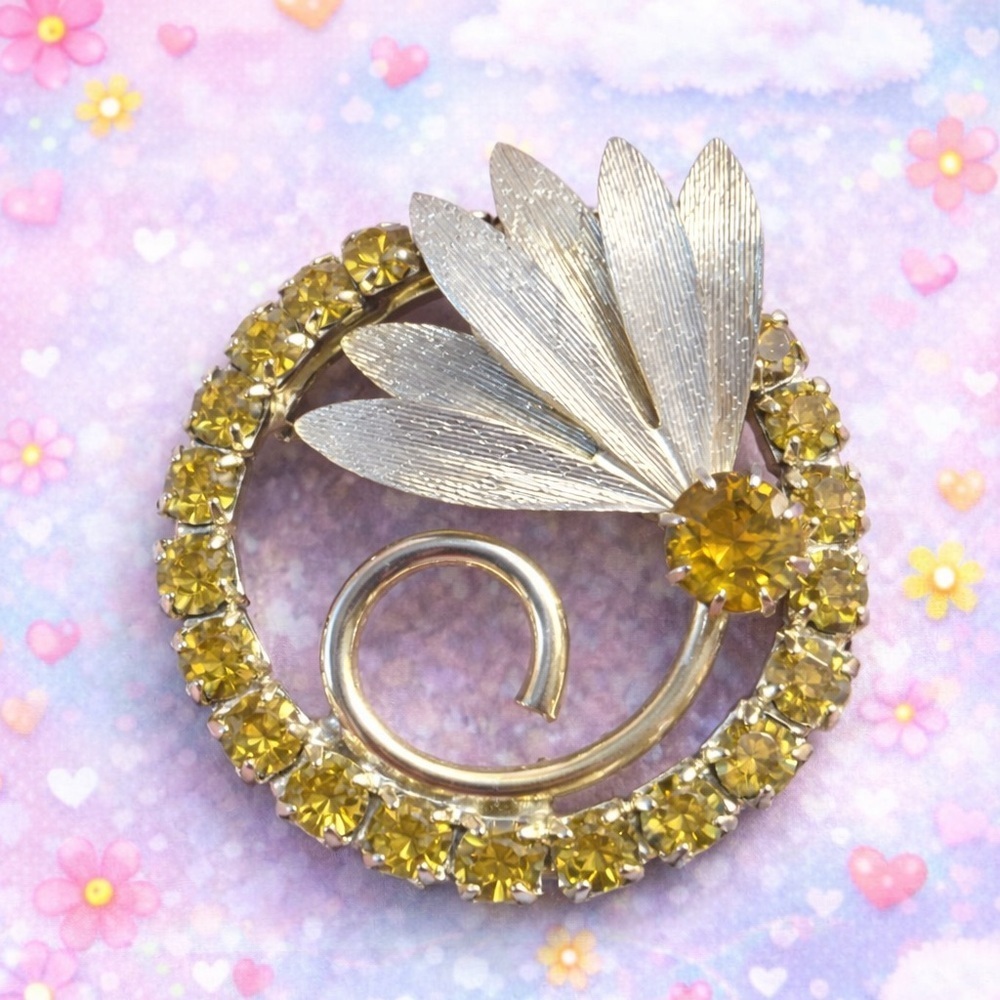 3 Vintage Gold Tone Brooch Lot Leaf,Wreath,Rhinestone Mid Century - Picture 3 of 7